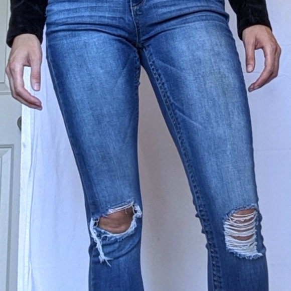 MUDD Distressed Skinny Jeans 🌈 - Picture 2 of 5